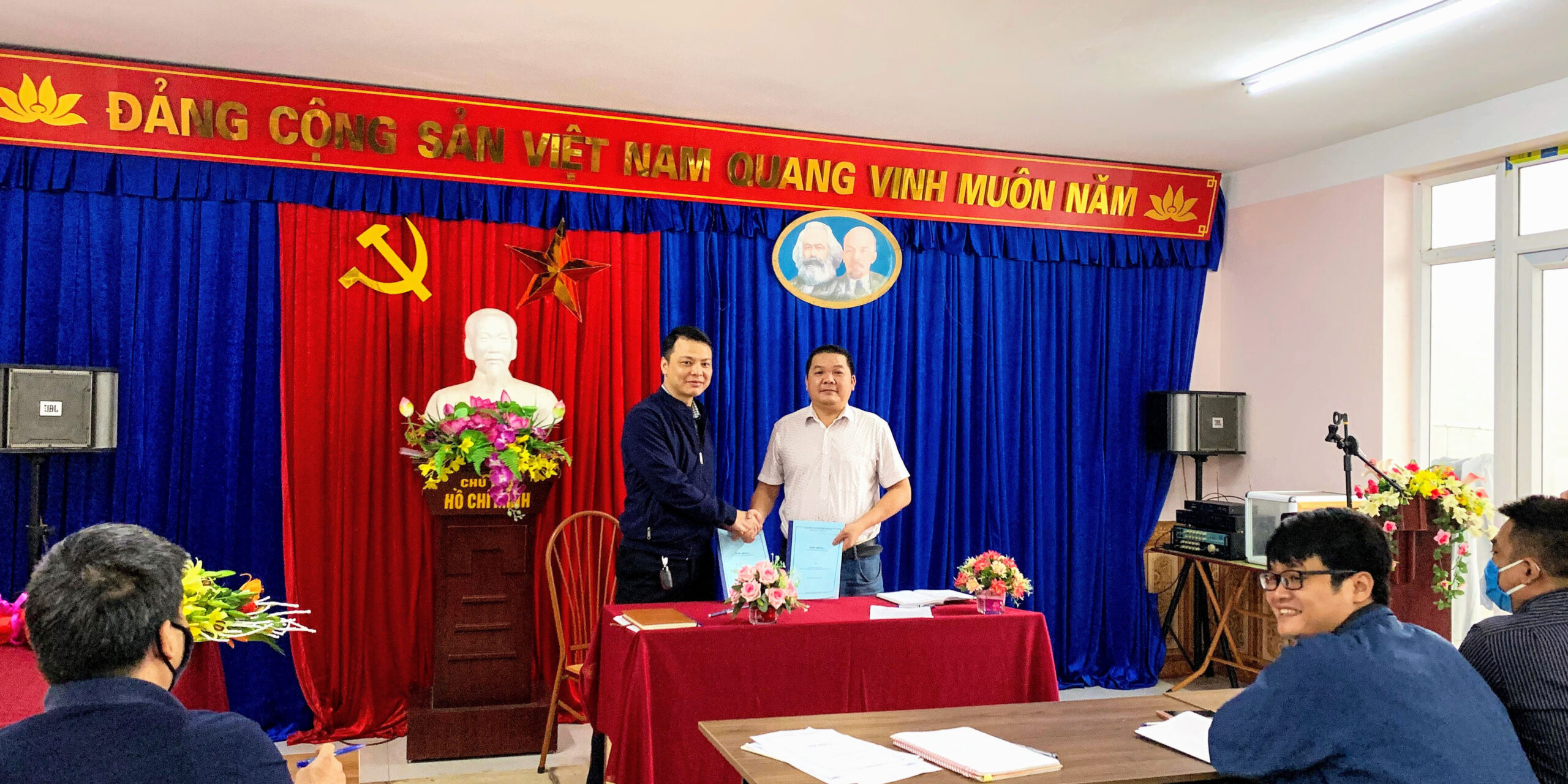 Lễ-ký-kết-hợp-đồng-Giám-đốc